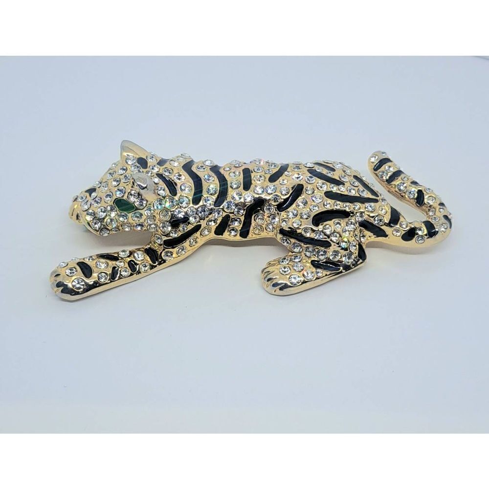 Beautiful vintage brooch